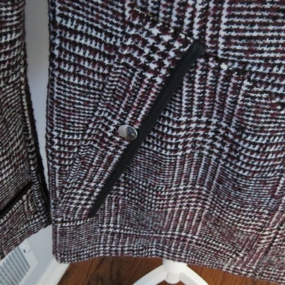 INTL d.e.t.a.i.l.s. Hooded Coat with faux fur - Picture 3 of 6